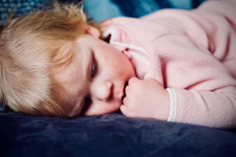 Saltarse las siestas : riesgo de trastornos del estado de ánimo en los niños