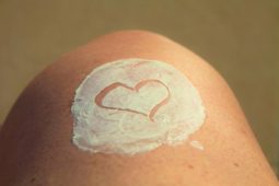 El cáncer de piel aumenta entre los jóvenes : importancia de la prevención solar