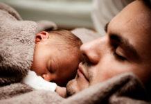 Cómo quitar el hipo a un bebé