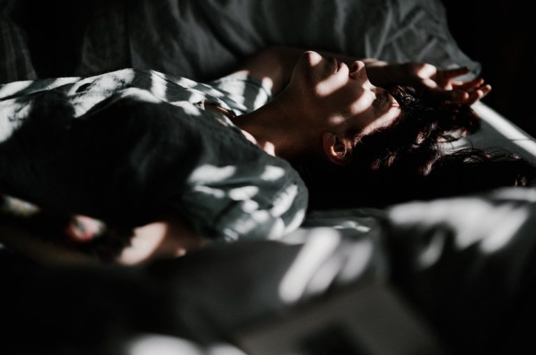 ¿Cuándo se produce el insomnio crónico?